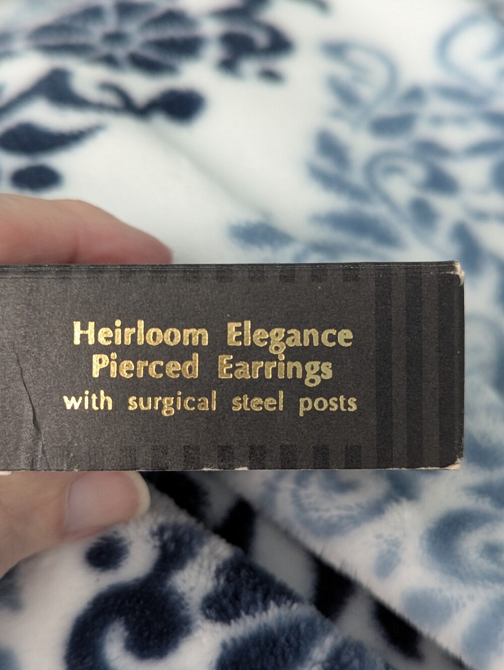 Vintage 1992 "Heirloom Elegance" Pierced Earrings/Boxed. - Picture 5 of 6